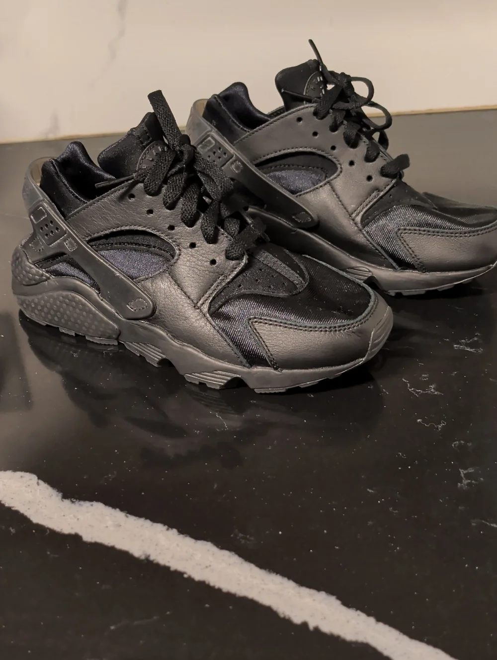 Nike Air Huarache Black Lace-Up Sneakers Wmn's Size 6.5 MSRP Used Exc $120